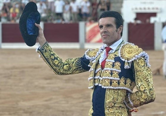 Emilio de Justo, en una vuelta al ruedo triunfal en Guijuelo el año pasado.