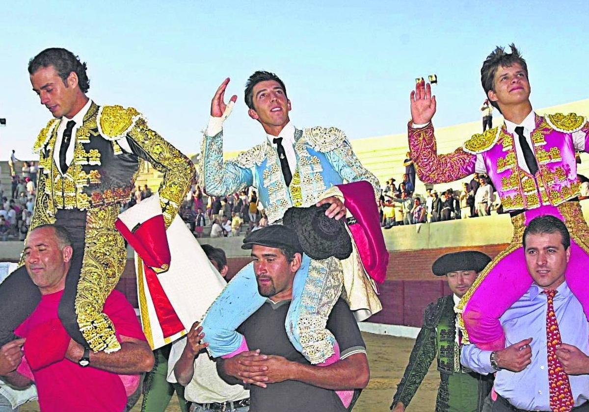 Andrés Sánchezcon El Juli y Finito en una corrida de Fuentesaúco en el año 2000.