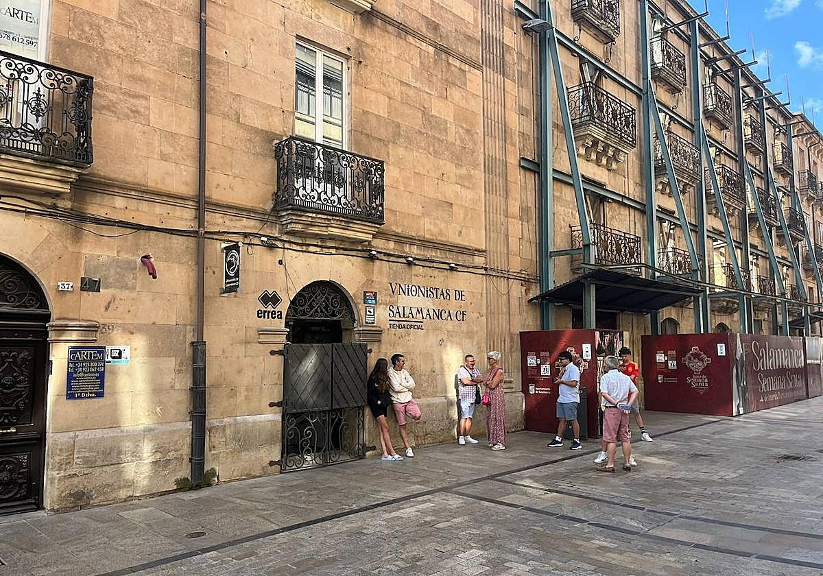 Imagen de la entrada a la tienda de Unionistas.