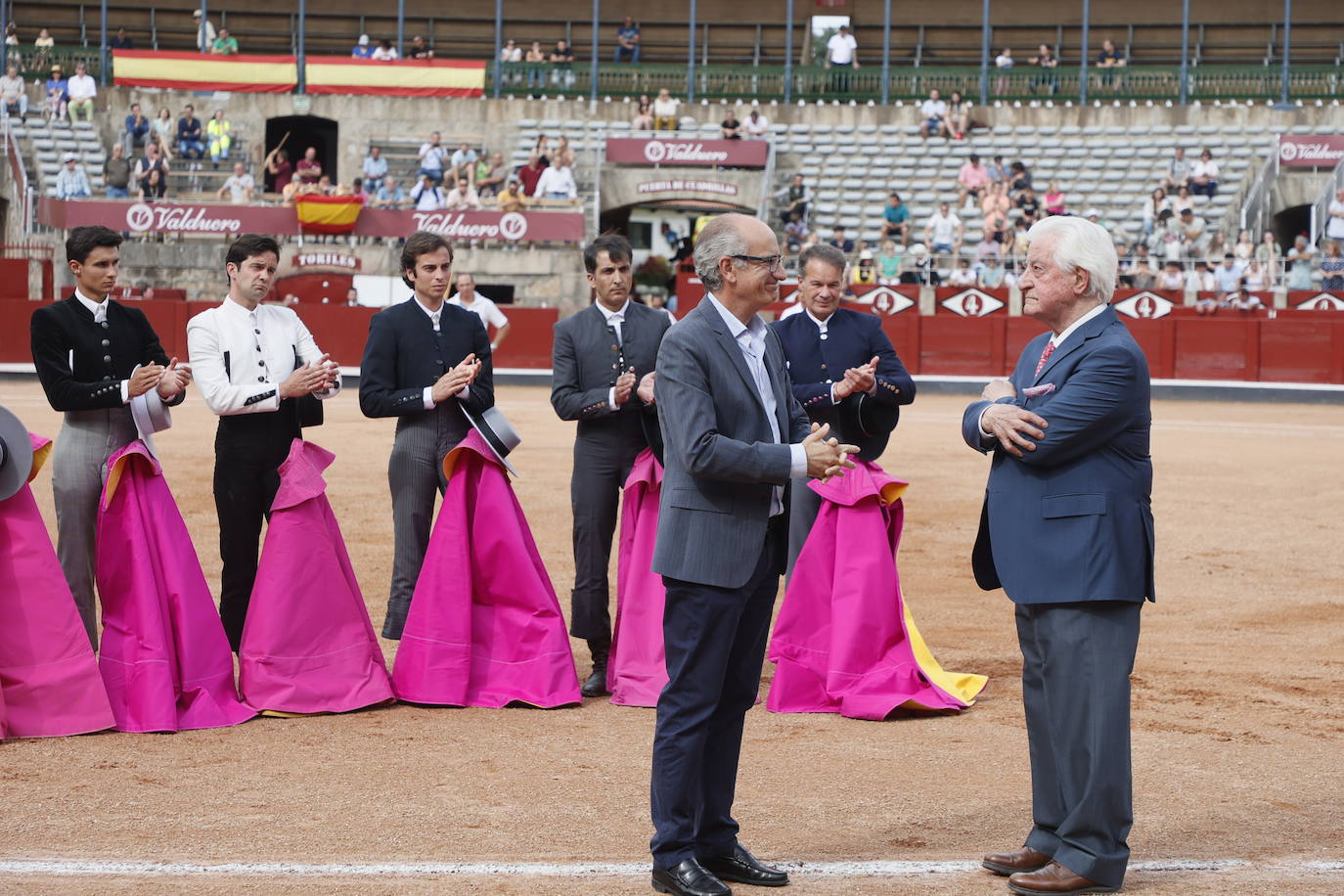 En una de sus últimas apariciones públicas, el 12 de junio de 2025, la Escuela taurina de la Diputación de Salamanca descubre una placa en el patio de cuadrillas de La Glorieta en agradecimiento y reconocimiento a Santiago Martín 'El Viti' por su implicación, apuesta y apoyo en los 40 años de historia del centro de formación de toreros.