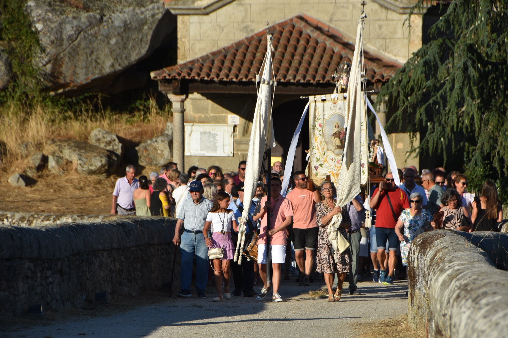 Ledesma honra a la Virgen del Carmen en su paso del río