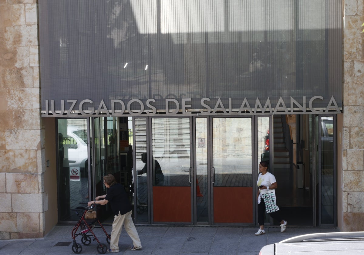 Imagen de la entrada a los Juzgados de Colón, donde ha tenido lugar la conformidad.