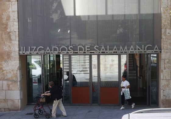 Imagen de la entrada a los Juzgados de Colón, donde ha tenido lugar la conformidad.