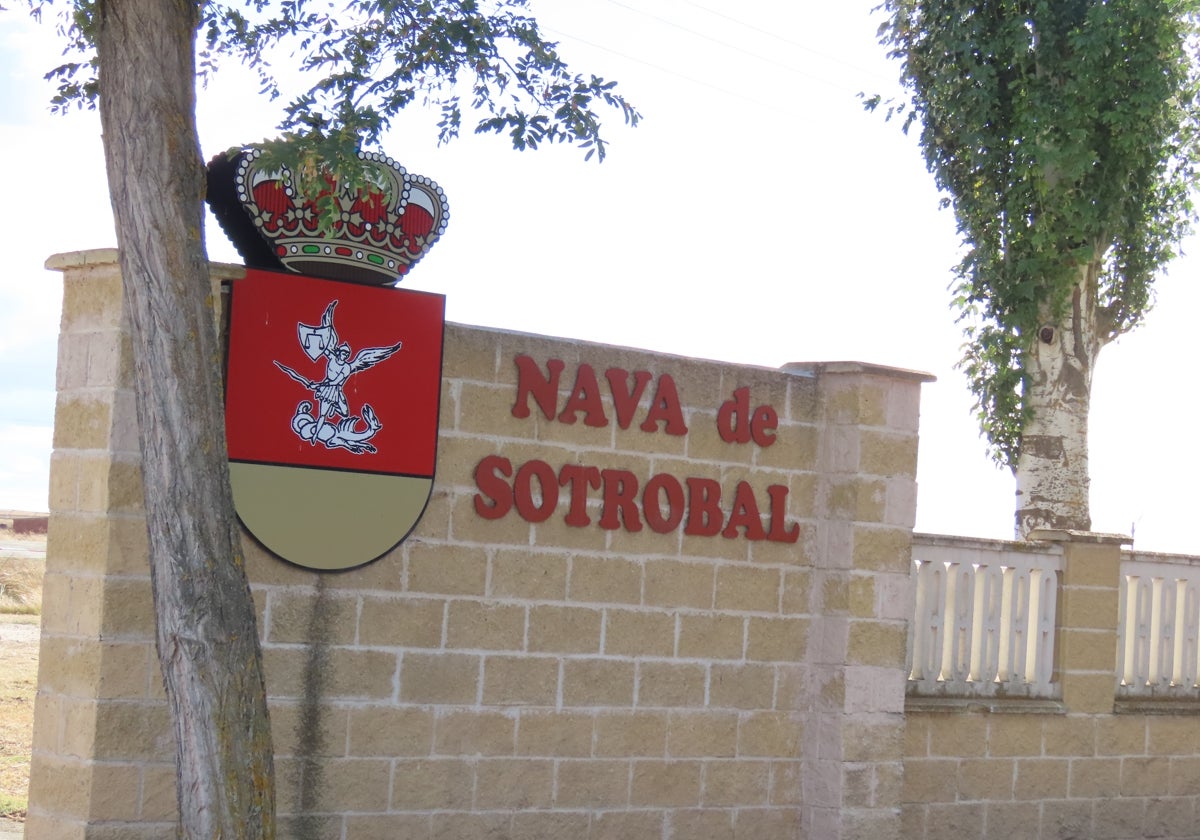 Letrero a la entrada de Nava de Sotrobal.