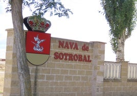 Letrero a la entrada de Nava de Sotrobal.