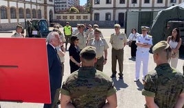 La ministra Margarita Robles, en el Acuartelamiento General Arroquia.