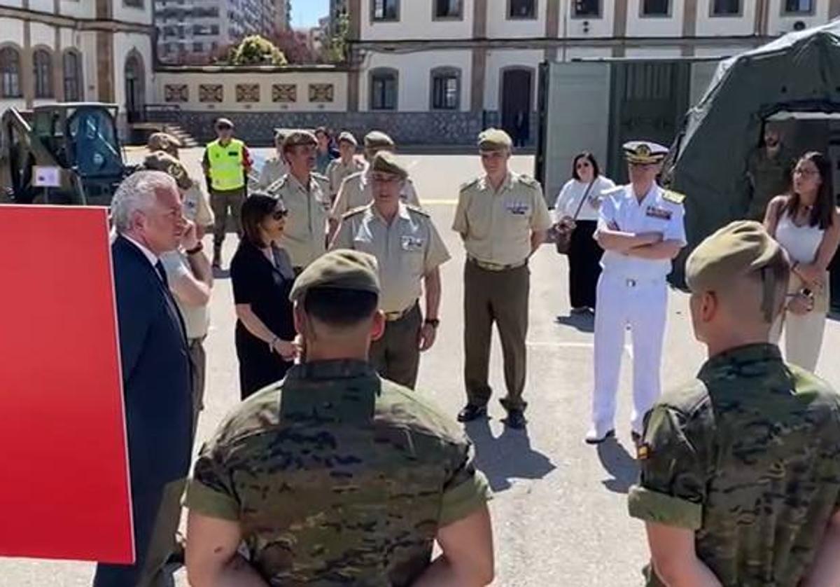 La ministra Margarita Robles, en el Acuartelamiento General Arroquia.