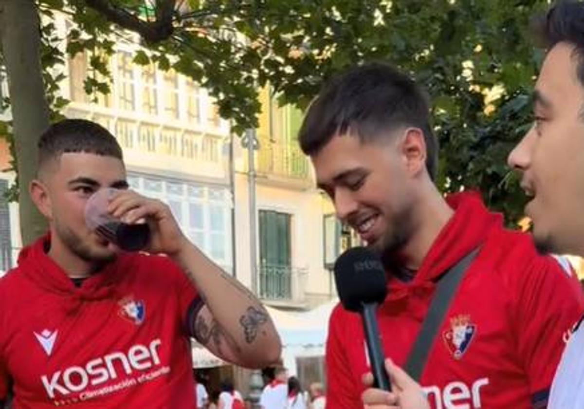 Dos de los jóvenes que aparecen en el vídeo.