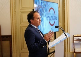 El concejal de Tráfico, Ángel Molina, este viernes, en la presentación del balance de la primera semana del nuevo sistema de control de acceso.