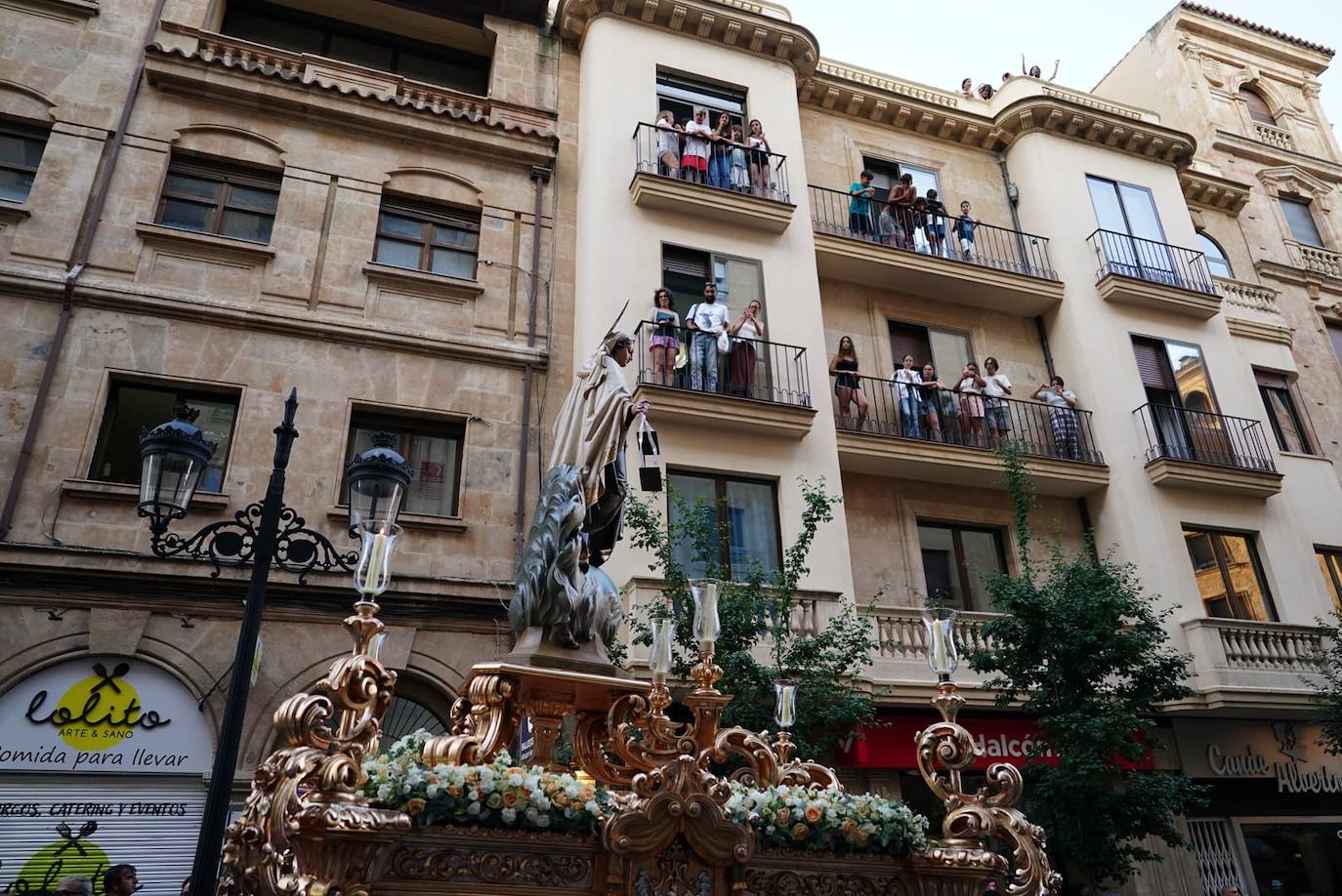La Virgen del Carmen procesiona con un nuevo paso