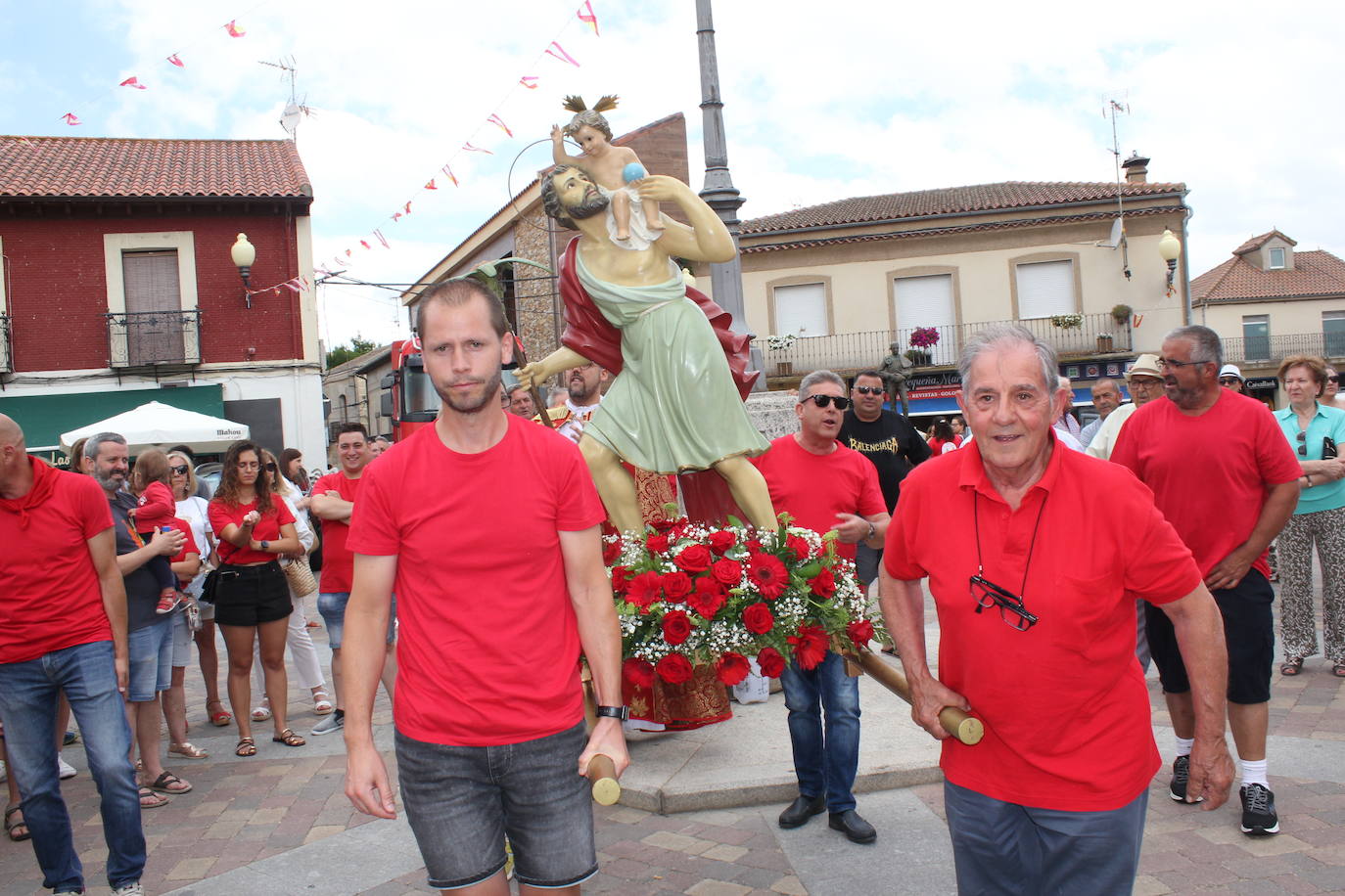 Masiva bendición de vehículos y conductores entre sonidos de claxon en La Fuente de San Esteban