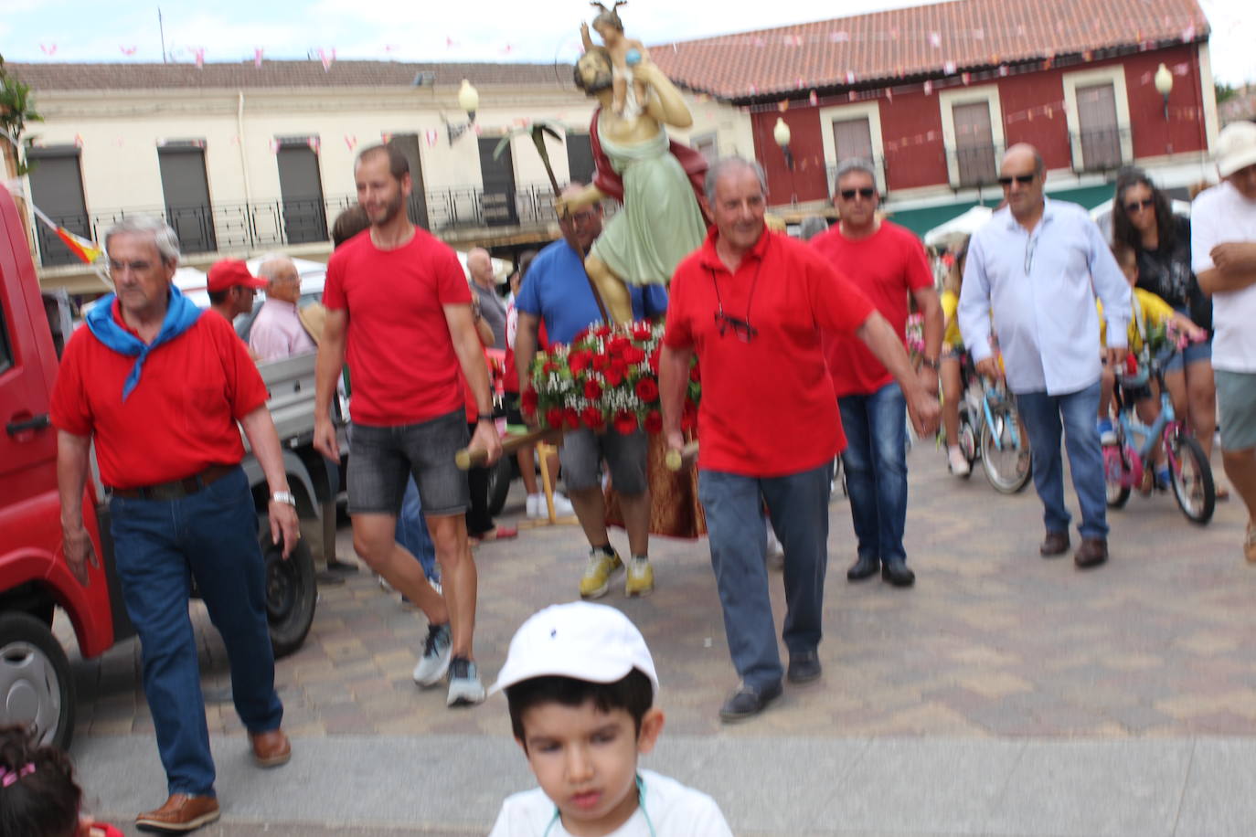 Masiva bendición de vehículos y conductores entre sonidos de claxon en La Fuente de San Esteban