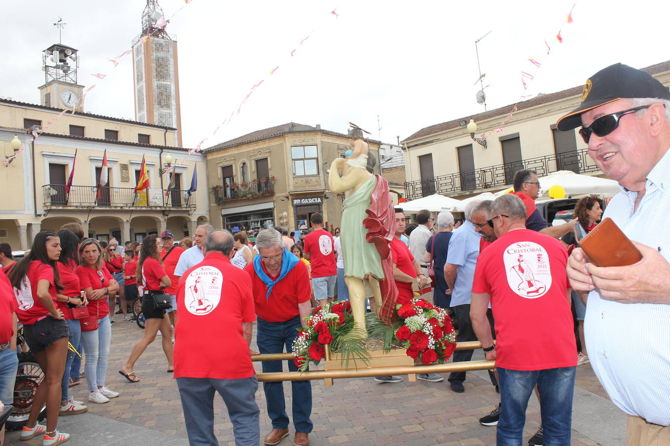 Masiva bendición de vehículos y conductores entre sonidos de claxon en La Fuente de San Esteban