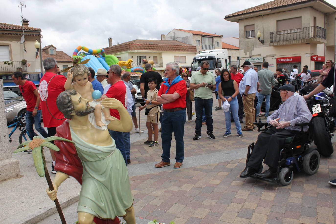 Masiva bendición de vehículos y conductores entre sonidos de claxon en La Fuente de San Esteban