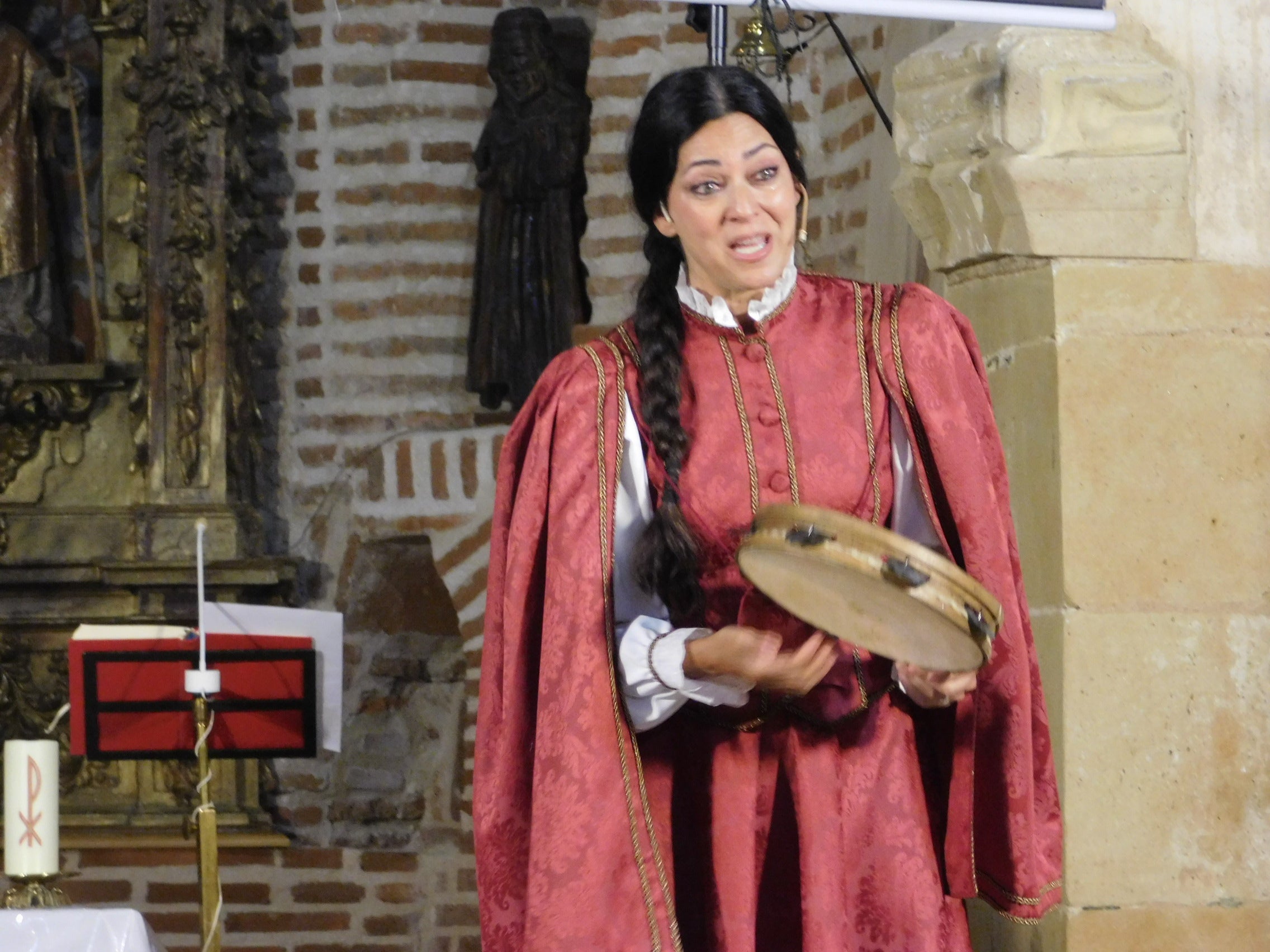 La parroquia de Aldealengua acoge la obra teatral &#039;Arcos y Ecos&#039;