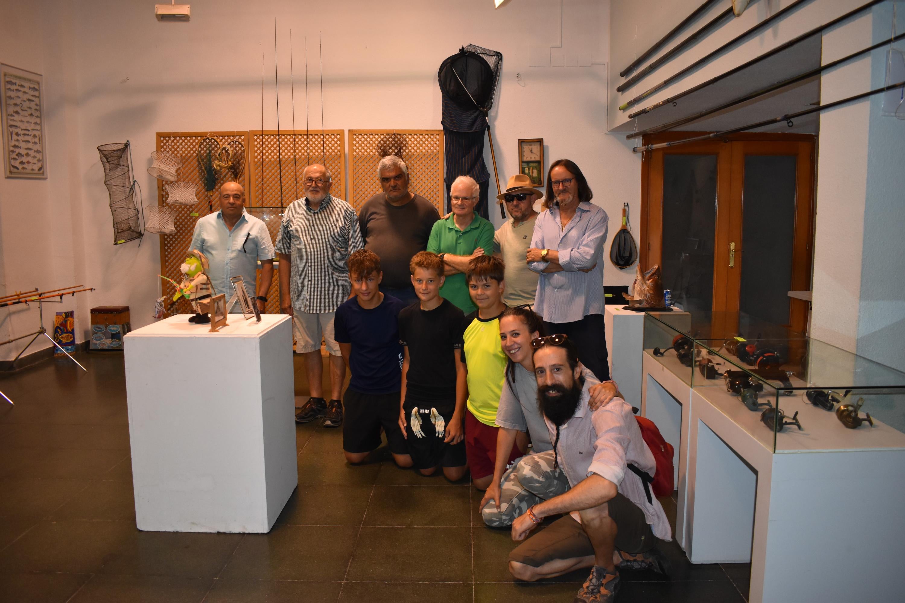 Tradición, técnica y pasión por la pesca reflejado en 250 artículos en Alba de Tormes