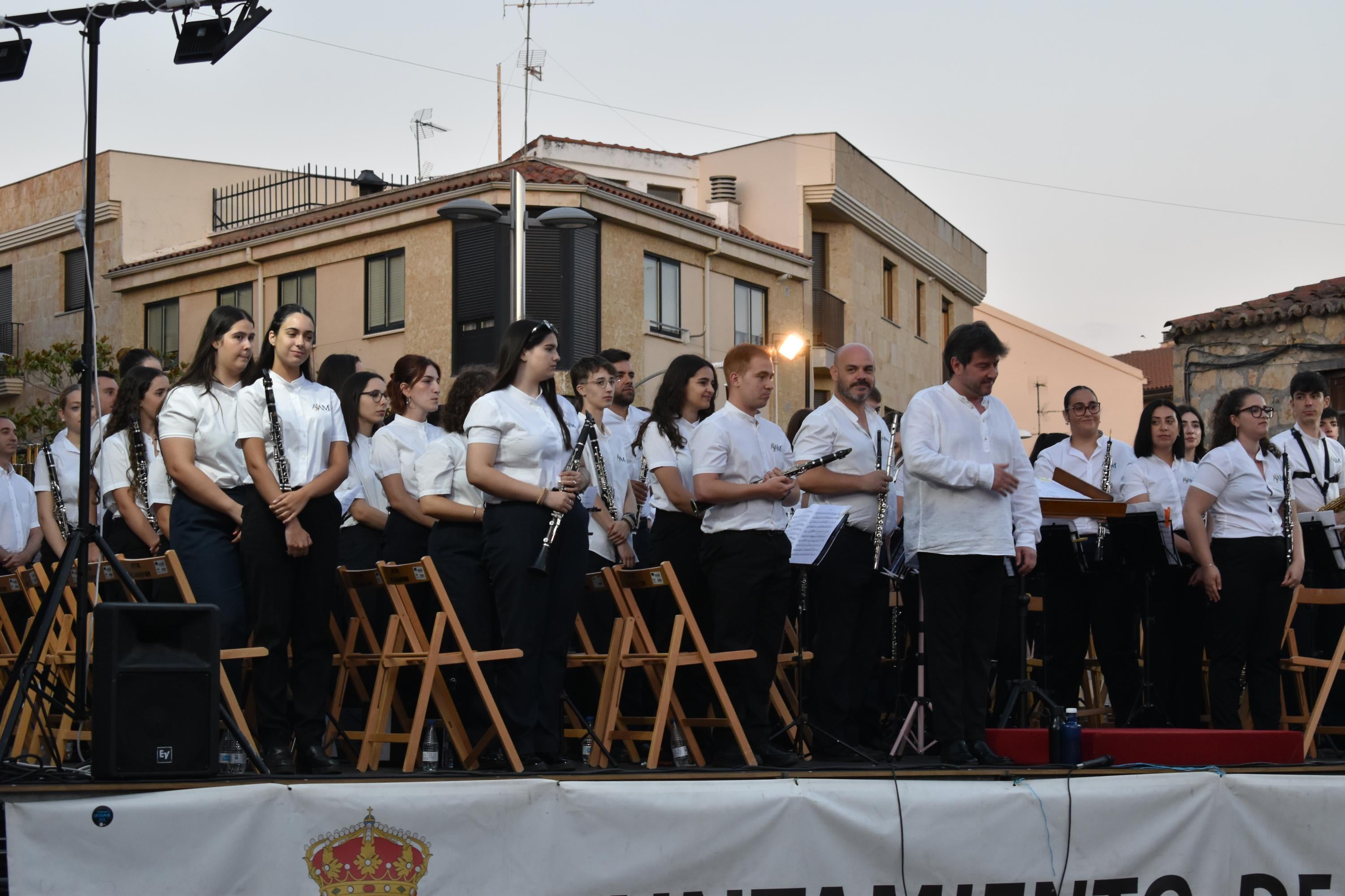 Villamayor vibra al ritmo de 100 músicos en sus 'Noches de verano'