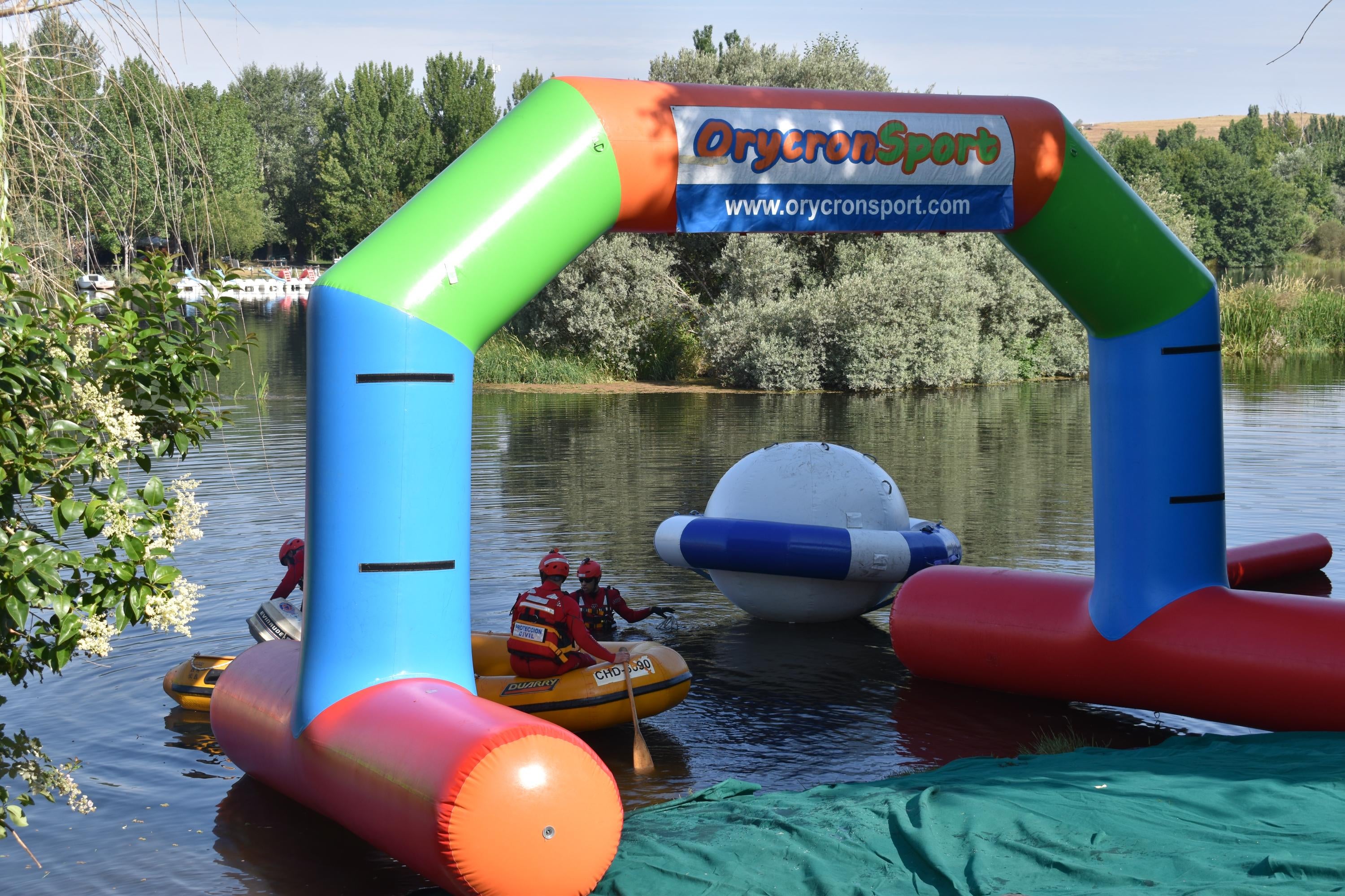 Pablo Herrero y Ester Rodríguez terminan los primeros en el triatlón de Alba de Tormes