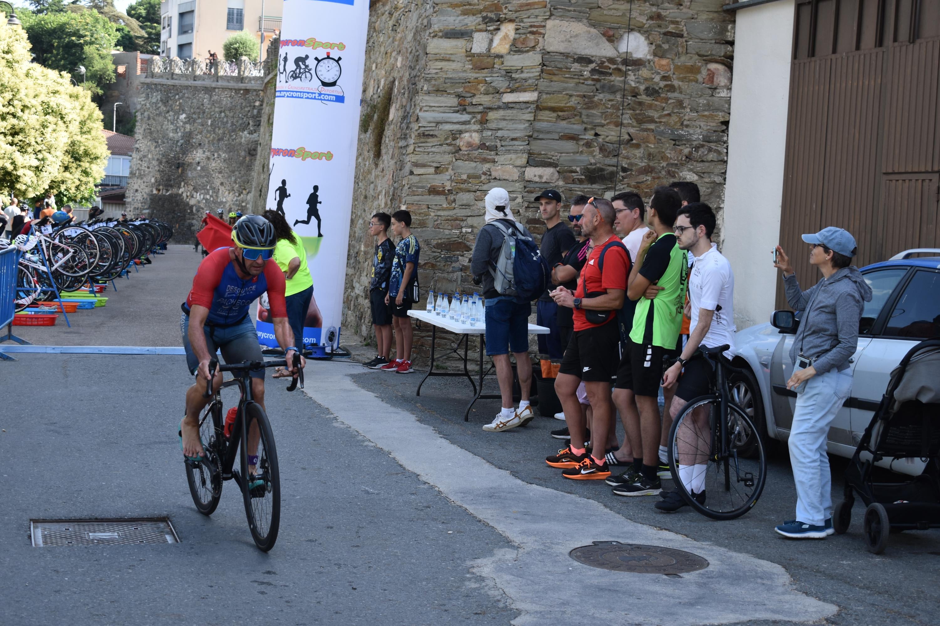 Pablo Herrero y Ester Rodríguez terminan los primeros en el triatlón de Alba de Tormes