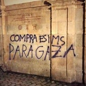 La pintada que efectuó el condenado junto al arco de la calle Zamora.