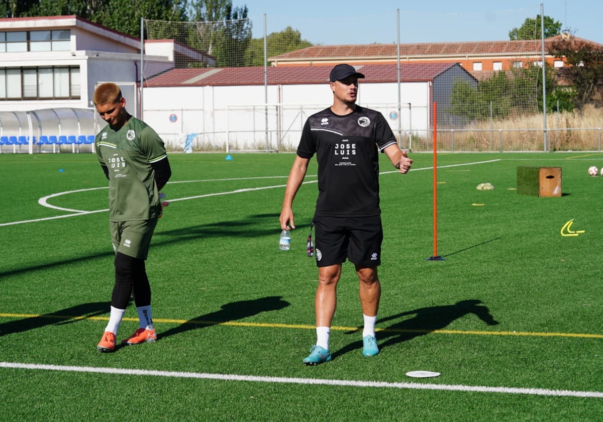 Oriol Riera, en el primer entrenamiento en el anexo al Reina Sofía.
