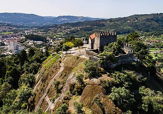 El castillo medieval en lo alto del Monte do Pilar.