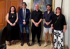 Imagen de los participantes en la reunión entre el Ayuntamiento de Béjar y el museo Reina Sofía.