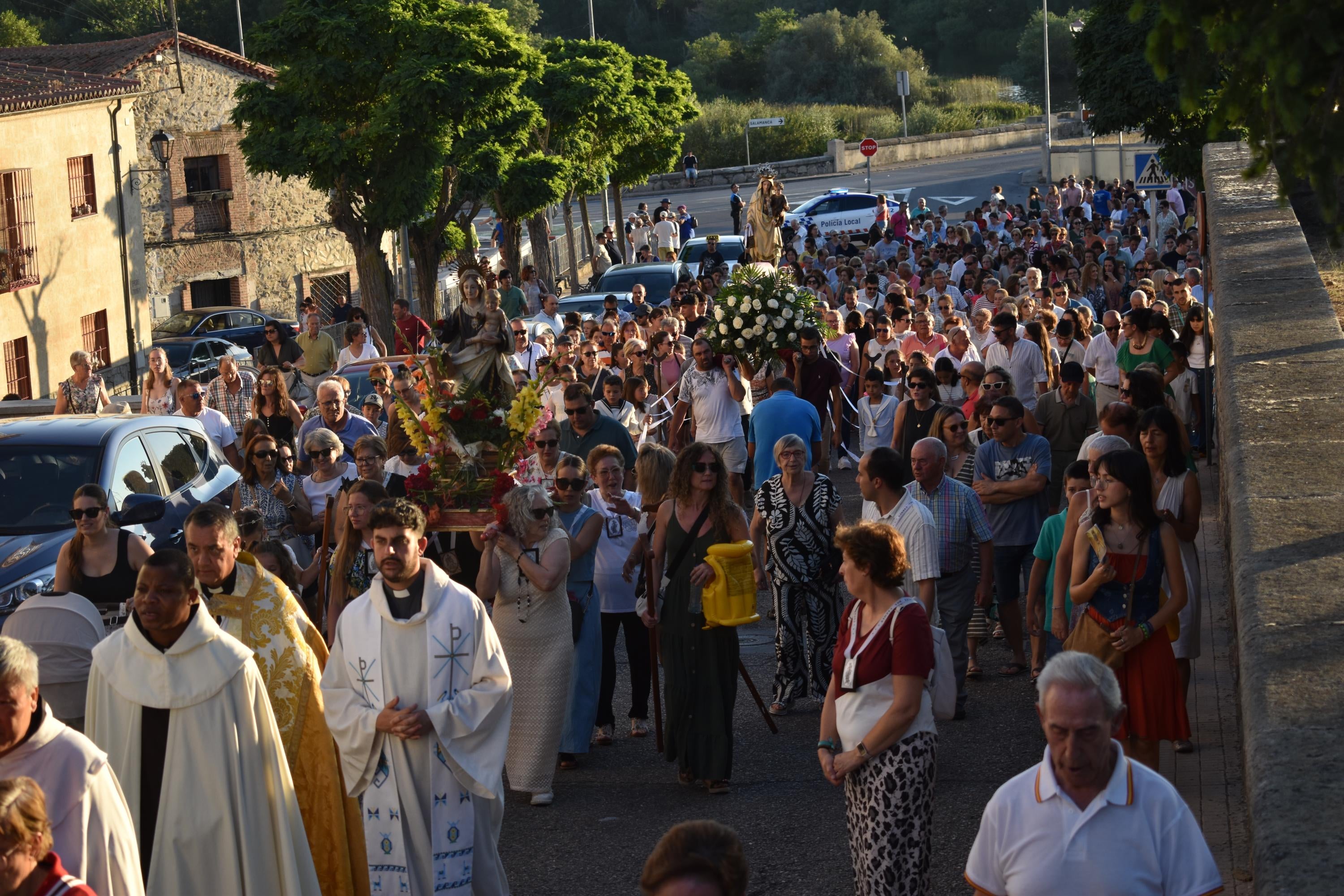 Alba de Tormes honra la memoria de los pescadores y a la Virgen del Carmen en su paseo fluvial