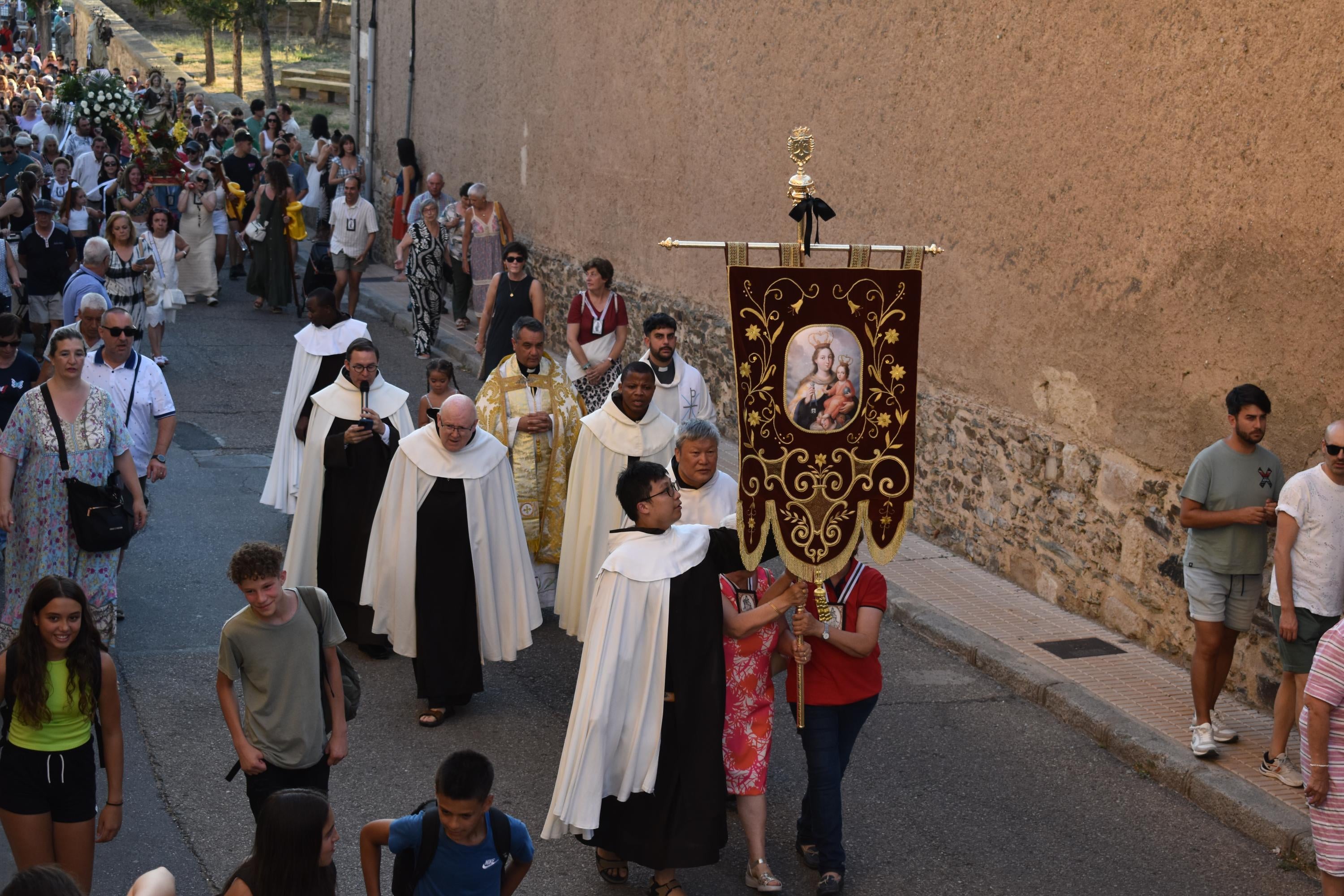 Alba de Tormes honra la memoria de los pescadores y a la Virgen del Carmen en su paseo fluvial