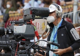 Cámara de televisión, en la plaza de toros de La Glorieta.