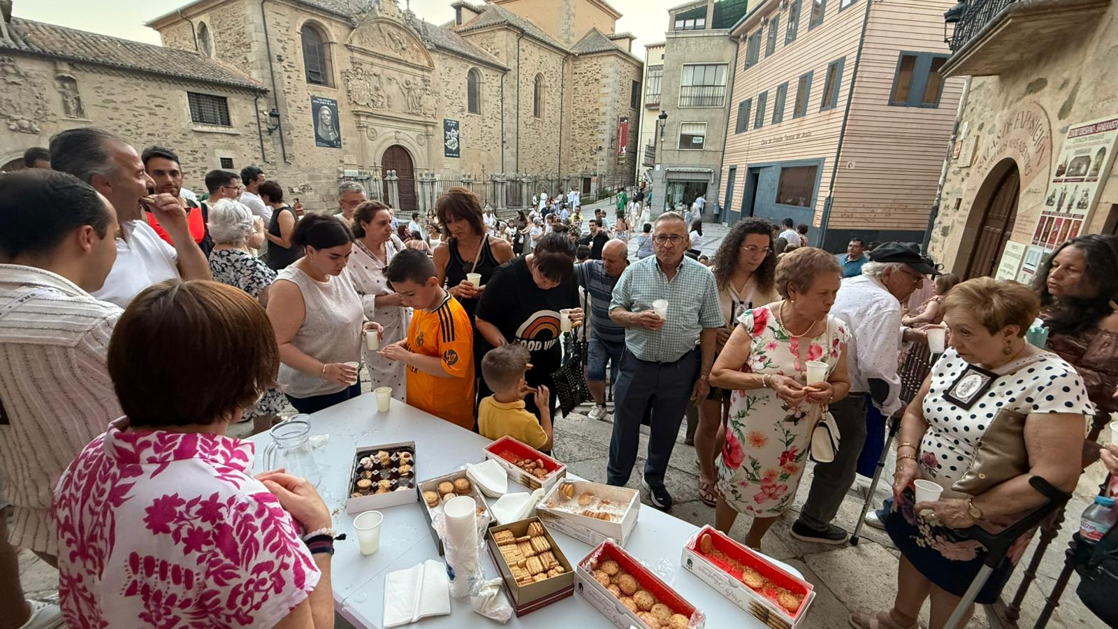Alba de Tormes honra la memoria de los pescadores y a la Virgen del Carmen en su paseo fluvial