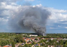 Imagen de la humareda provocada por el incendio declarado en el escenario de Tomorrowland.