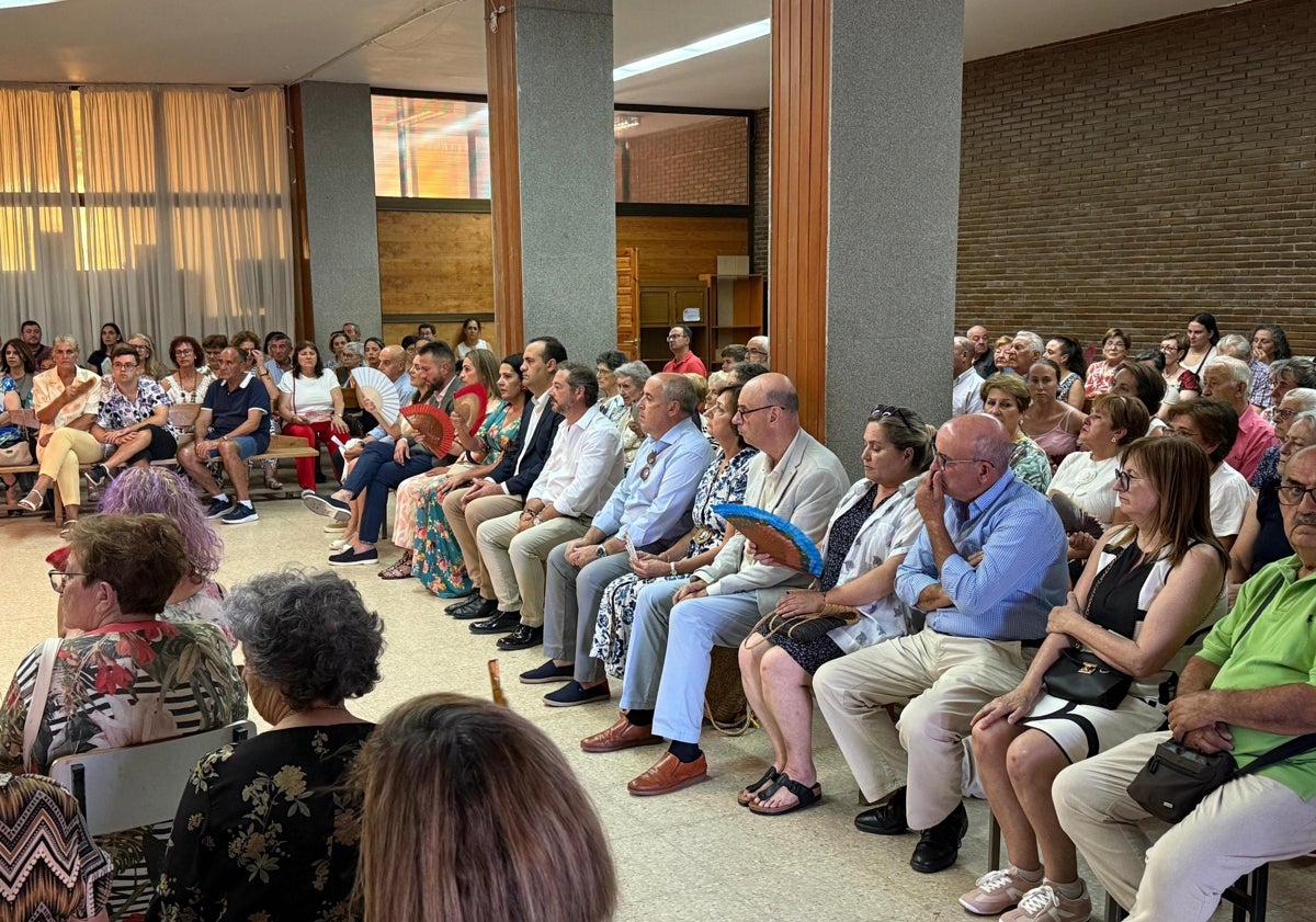 Imagen principal - Recogimiento al compás de la música en Santa Marta