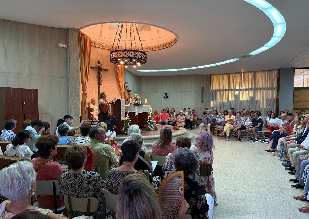Imagen secundaria 1 - Recogimiento al compás de la música en Santa Marta