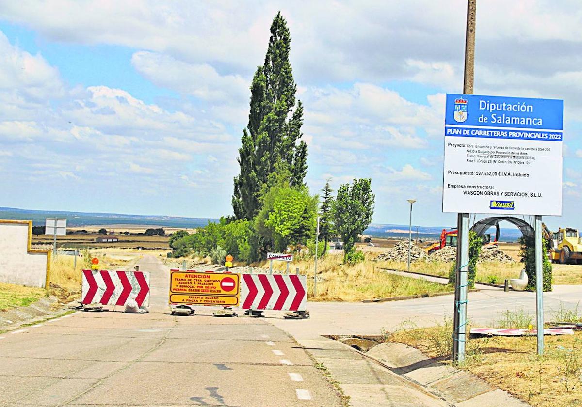 Imagen de las obras que la Diputación está realizando en la carretera de Berrocal de Salvatierra a Guijuelo.
