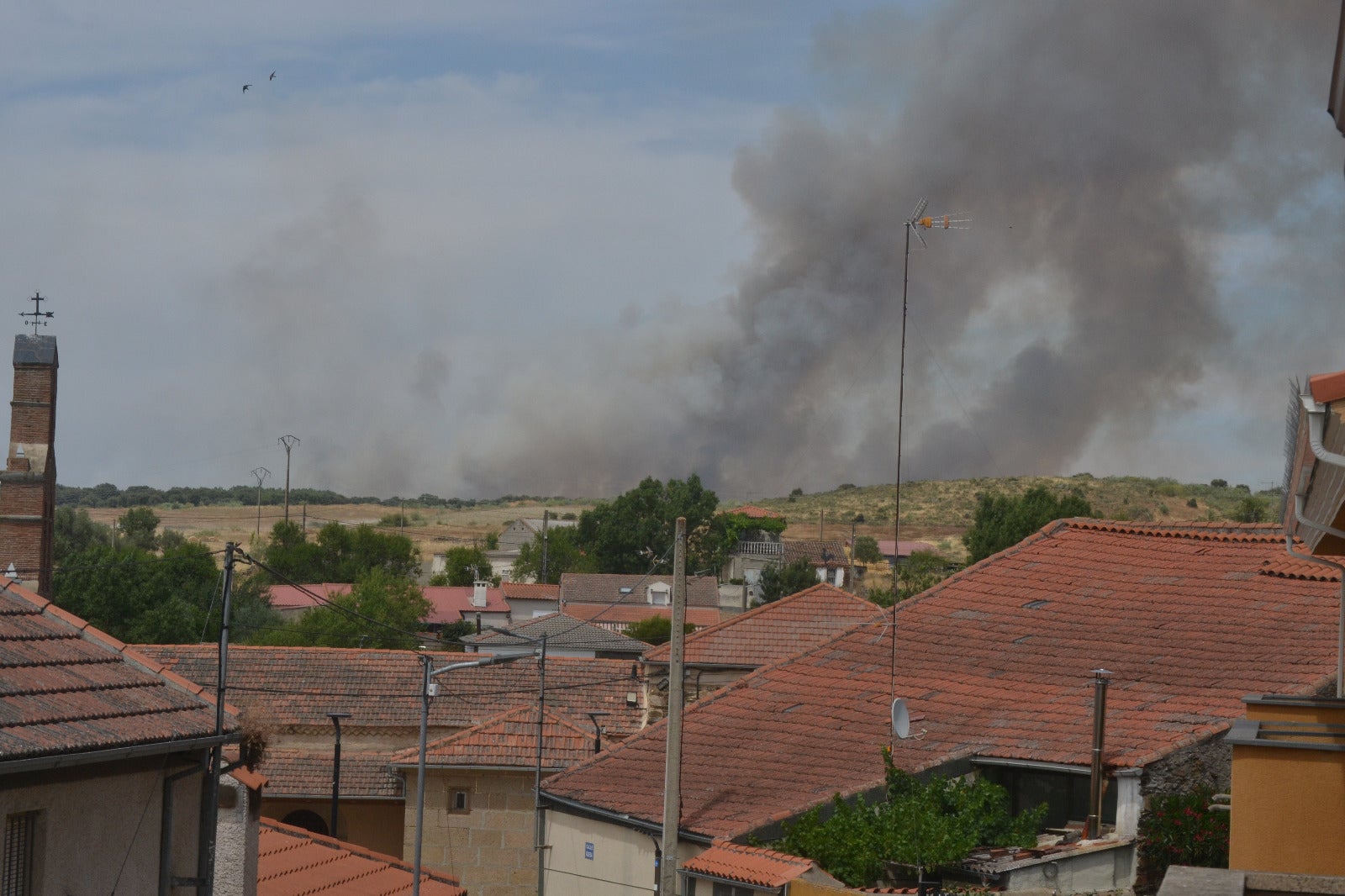 El incendio en Castillejo de Martín Viejo, en imágenes