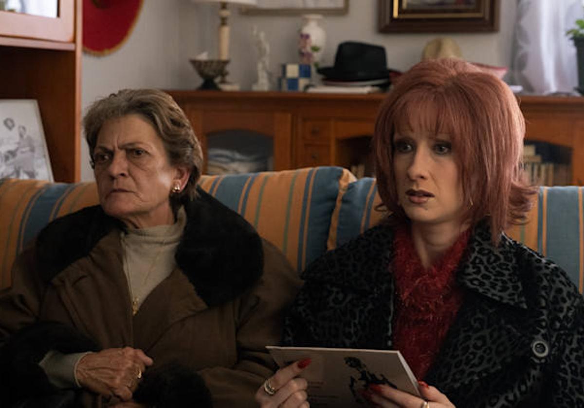 Ingrid García-Jonsson (derecha) y Rocío Ibáñez (izquierda) son Tamara y Margarita Seis Dedos en 'Superestar'.