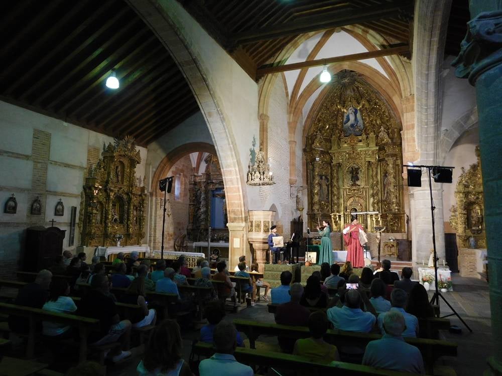 La imponente iglesia de Zorita de la Frontera recibe “Arcos y Ecos”.