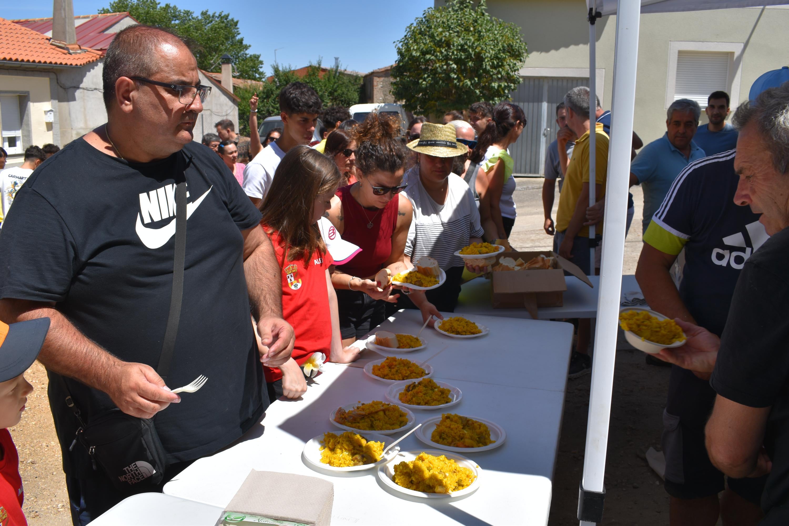 Convivencia y buen yantar en las Fiestas de la Juventud de Torresmenudas