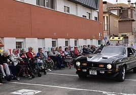 Coches clásicos en Alba de Tormes.