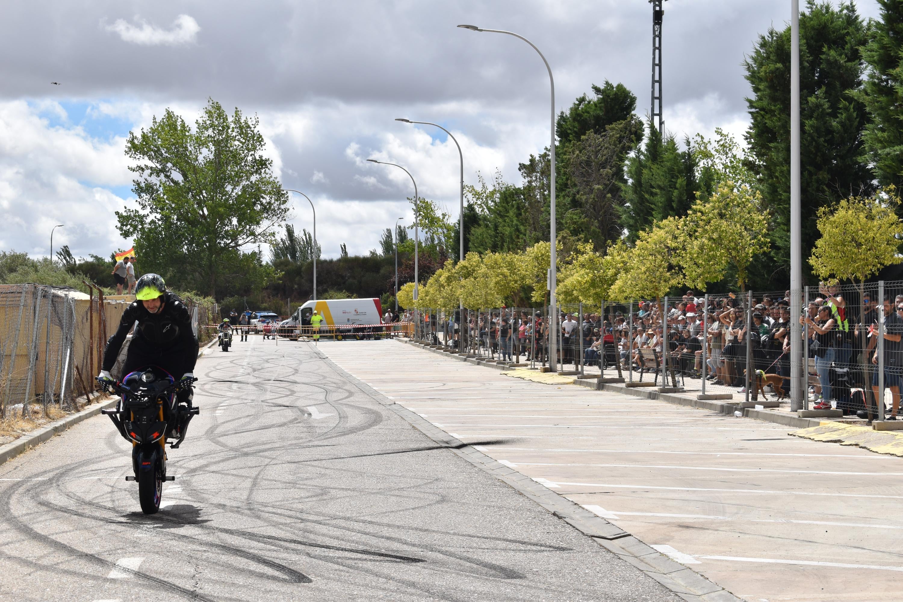 La pasión por las motos toma las calles de Santa Marta de Tormes