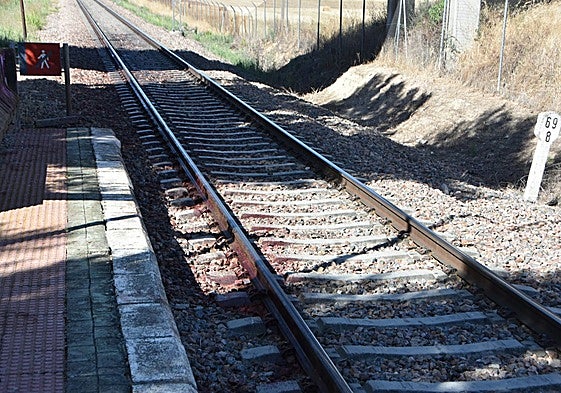 Manchas de sangre a escasos metros del apeadero de Moriscos.