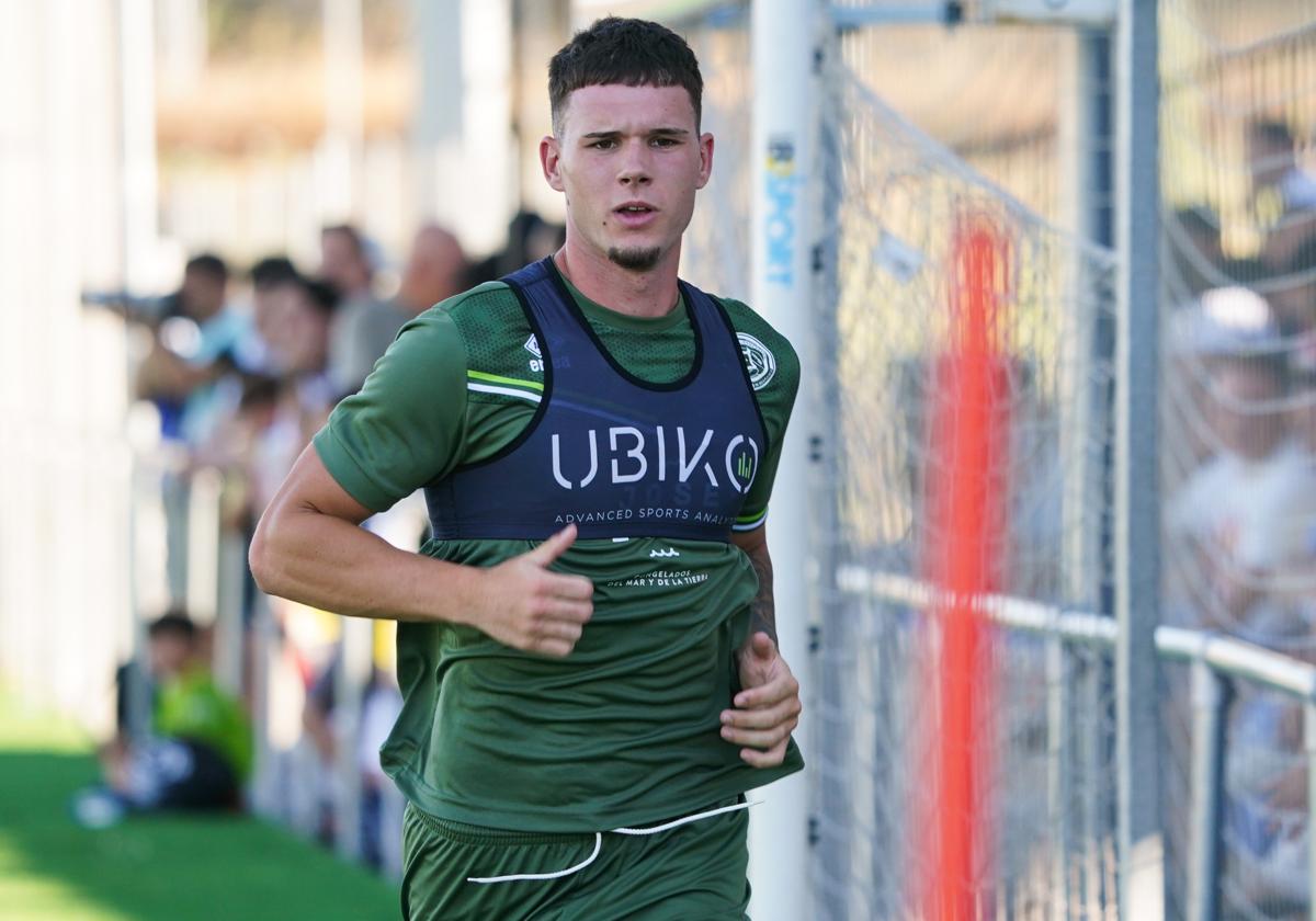 Mikel Serrano en la sesión de entrenamiento del pasado martes, que abrió la pretemporada de Unionistas de Salamanca.