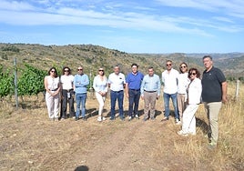 Integrantes el Itacyl y autoridades durante la visita