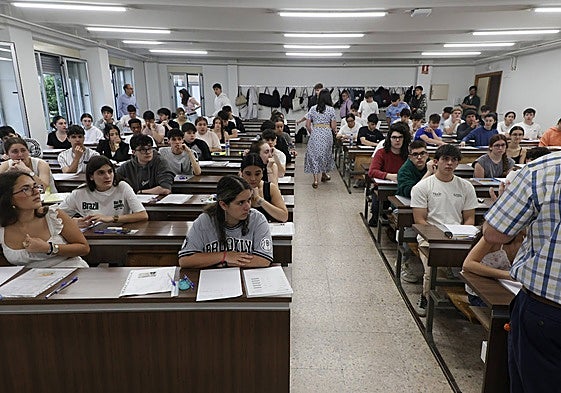 Alumnos durante la Prueba de Acceso a la Universidad.