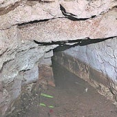 Canal con agua del manantial que brota en la cripta de la Purísima.