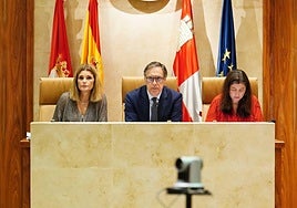 Almudena Parres, junto a Carlos García Carbayo y Miryam Rodríguez.