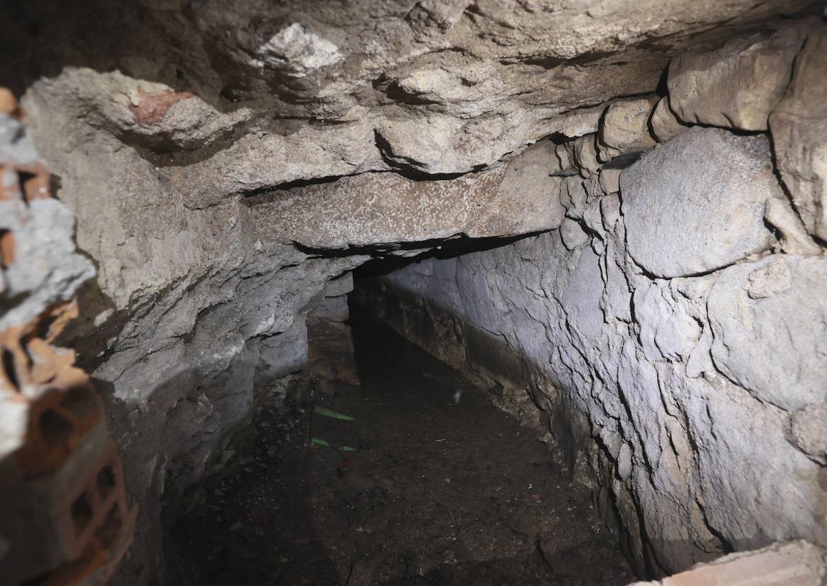 Imagen secundaria 1 - El secreto mejor guardado: un manantial del siglo XVII oculto bajo la Purísima