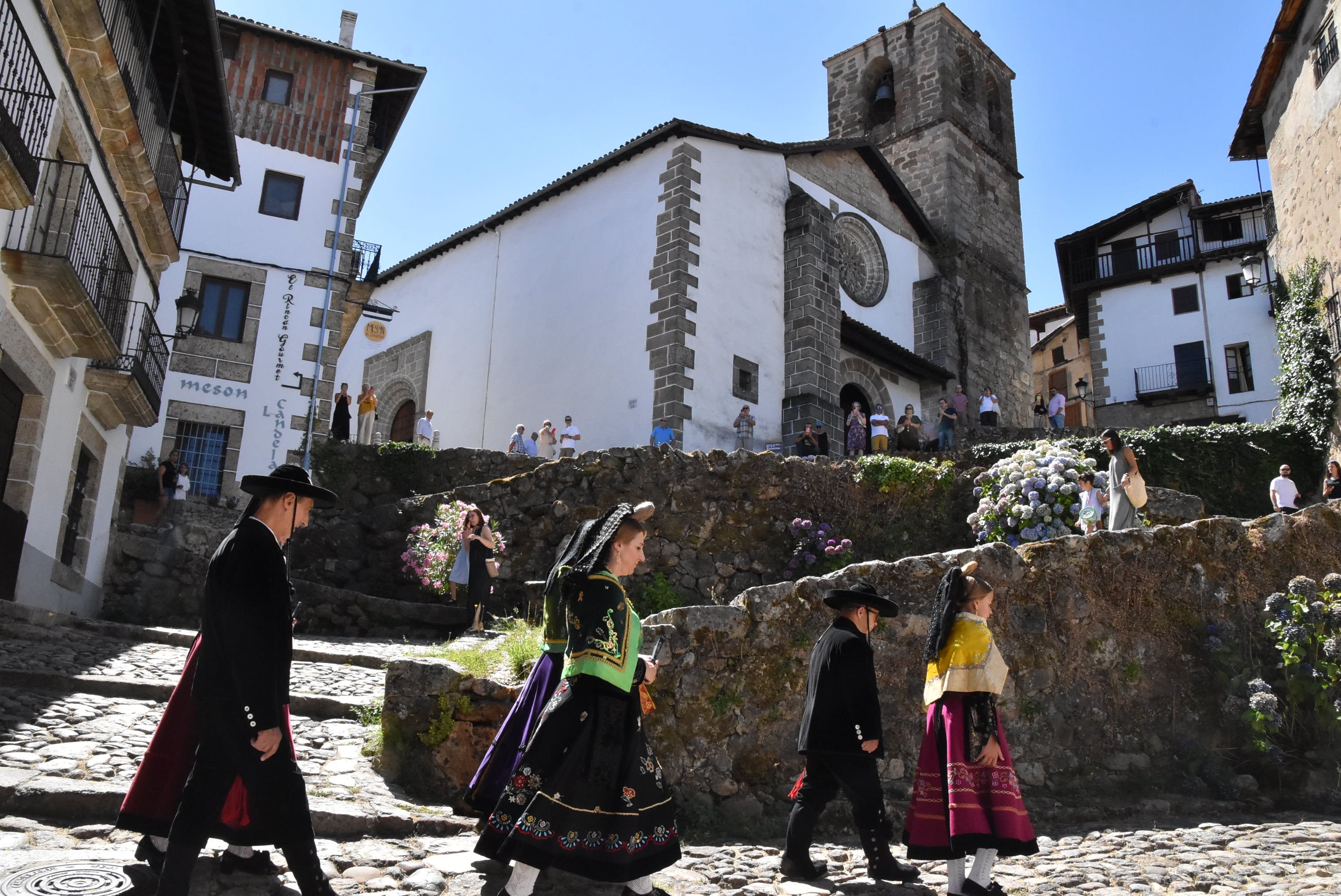 Santa Ana brilla en su día grande en Candelario
