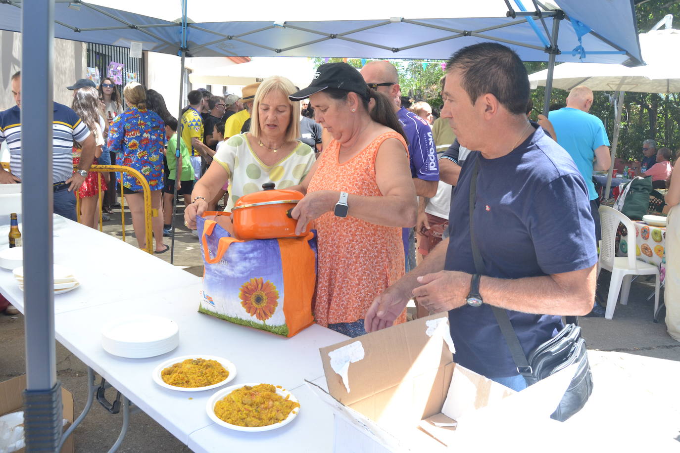 Rinconada riega con sangría y paella sus fiestas